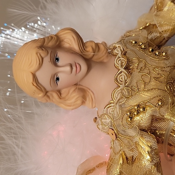 Holiday Style 12" Fiber Optic lighted Angel Tree topper - Picture 7 of 13